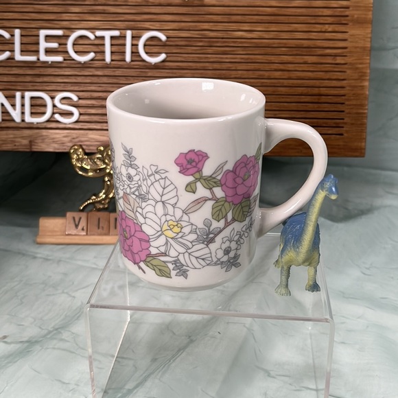 Finest Ceramics Floral Pink Roses and Green Leaves Vintage Mug - Picture 3 of 7